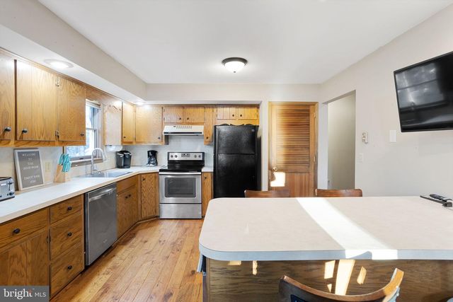 49 FOREST DR, Lake Harmony, PA 18624