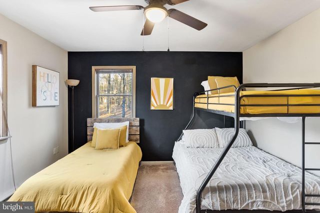 49 FOREST DR, Lake Harmony, PA 18624