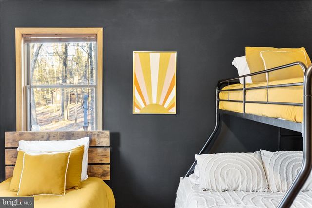 49 FOREST DR, Lake Harmony, PA 18624