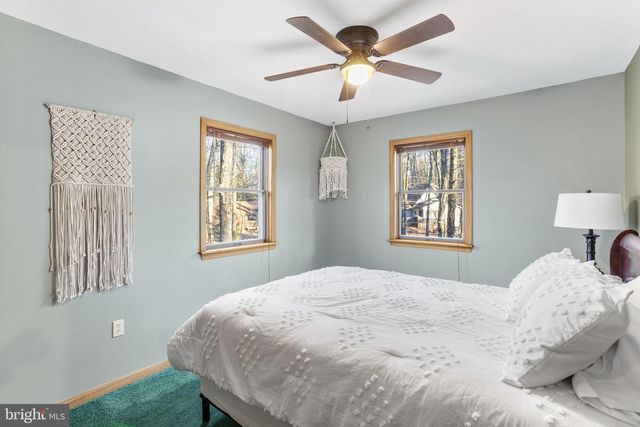 49 FOREST DR, Lake Harmony, PA 18624