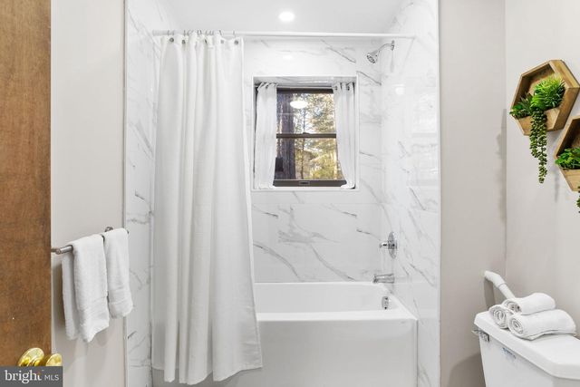 49 FOREST DR, Lake Harmony, PA 18624