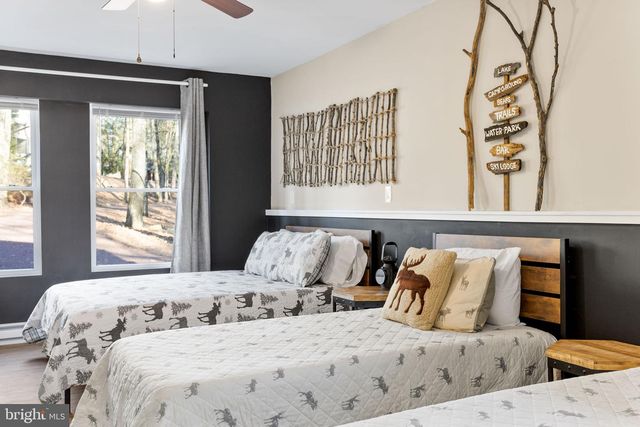 49 FOREST DR, Lake Harmony, PA 18624