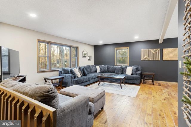 49 FOREST DR, Lake Harmony, PA 18624