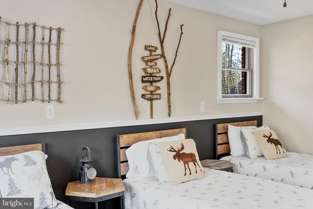 49 FOREST DR, Lake Harmony, PA 18624