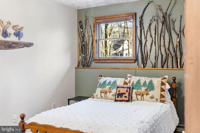 49 FOREST DR, Lake Harmony, PA 18624