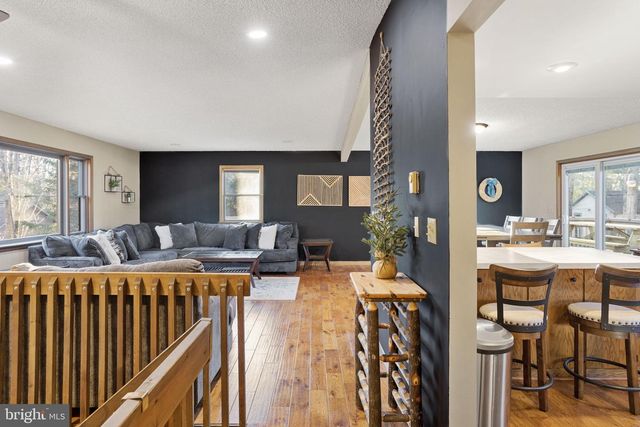 49 FOREST DR, Lake Harmony, PA 18624