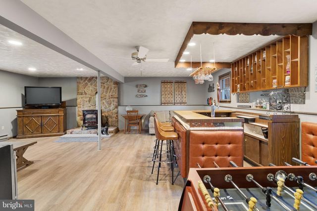 49 FOREST DR, Lake Harmony, PA 18624