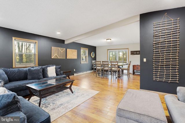 49 FOREST DR, Lake Harmony, PA 18624