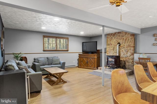 49 FOREST DR, Lake Harmony, PA 18624