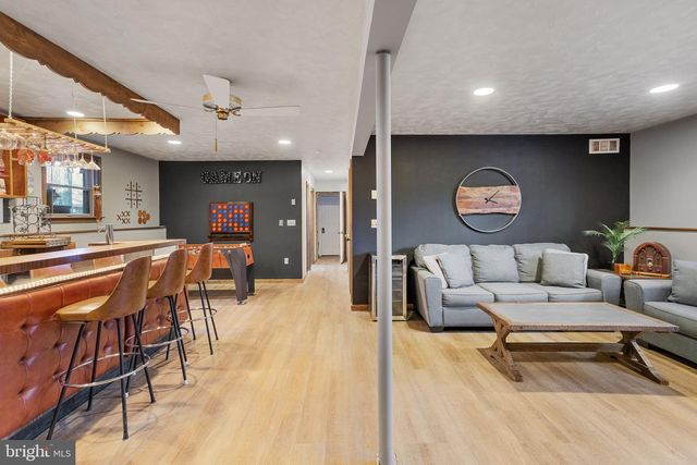 49 FOREST DR, Lake Harmony, PA 18624