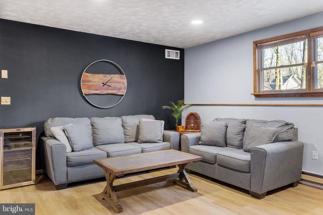 49 FOREST DR, Lake Harmony, PA 18624