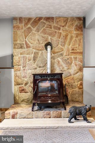 49 FOREST DR, Lake Harmony, PA 18624