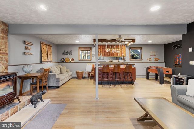 49 FOREST DR, Lake Harmony, PA 18624