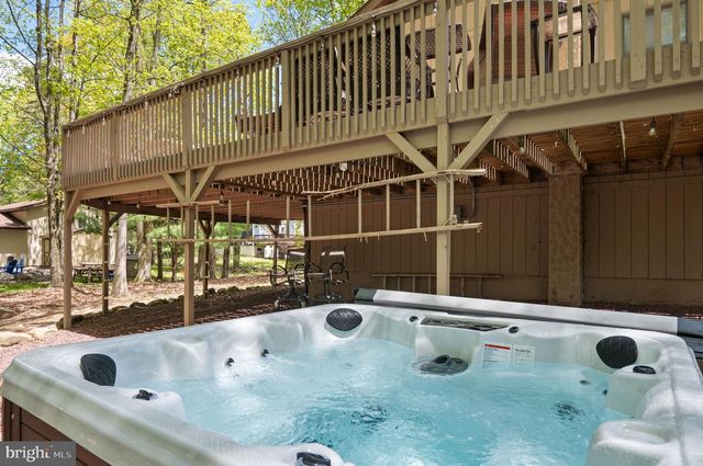 49 FOREST DR, Lake Harmony, PA 18624