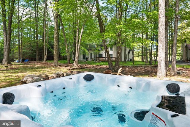 49 FOREST DR, Lake Harmony, PA 18624