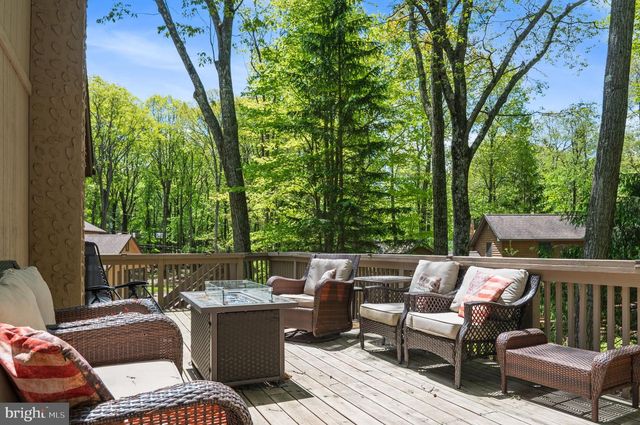 49 FOREST DR, Lake Harmony, PA 18624