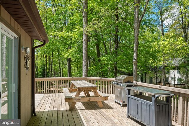 49 FOREST DR, Lake Harmony, PA 18624