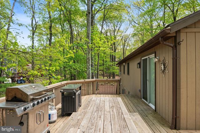 49 FOREST DR, Lake Harmony, PA 18624