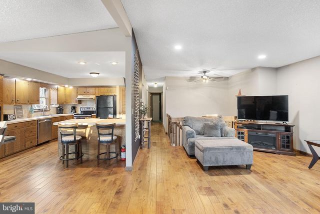 49 FOREST DR, Lake Harmony, PA 18624