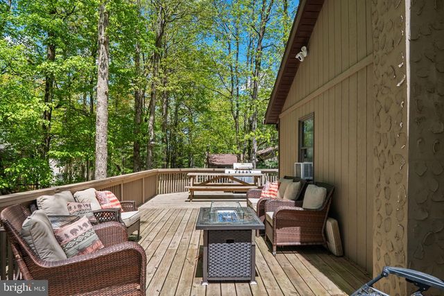 49 FOREST DR, Lake Harmony, PA 18624