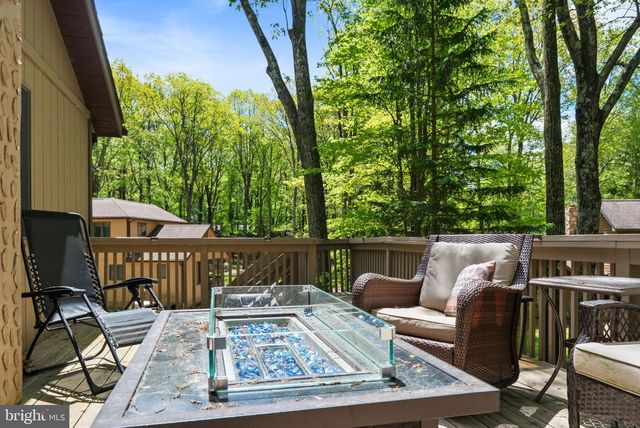 49 FOREST DR, Lake Harmony, PA 18624