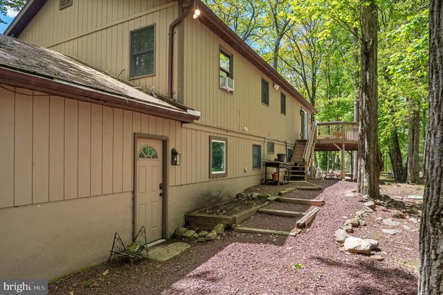 49 FOREST DR, Lake Harmony, PA 18624