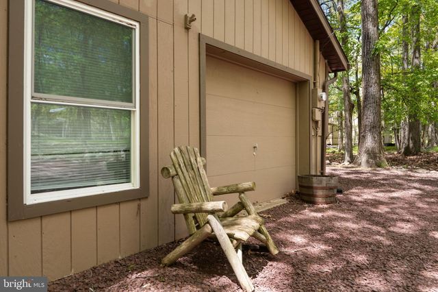 49 FOREST DR, Lake Harmony, PA 18624