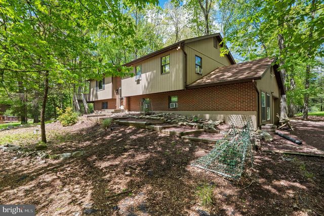 49 FOREST DR, Lake Harmony, PA 18624