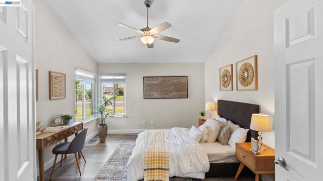 1090 Saint Andrews Dr, Discovery Bay, CA 94505