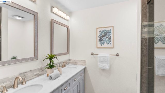 1090 Saint Andrews Dr, Discovery Bay, CA 94505