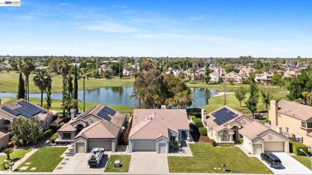 1090 Saint Andrews Dr, Discovery Bay, CA 94505