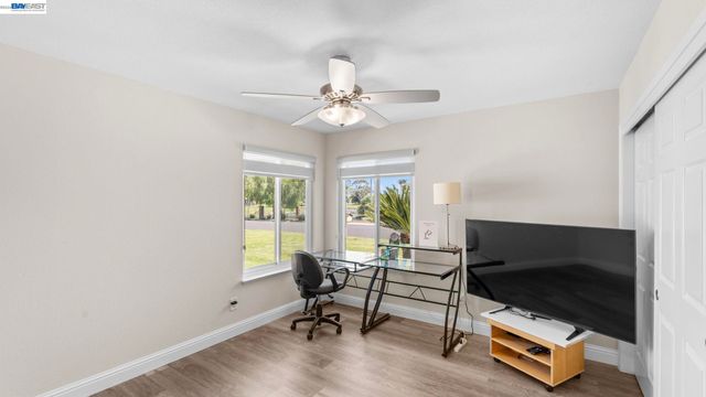 1090 Saint Andrews Dr, Discovery Bay, CA 94505