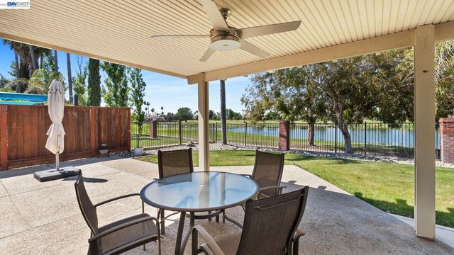 1090 Saint Andrews Dr, Discovery Bay, CA 94505