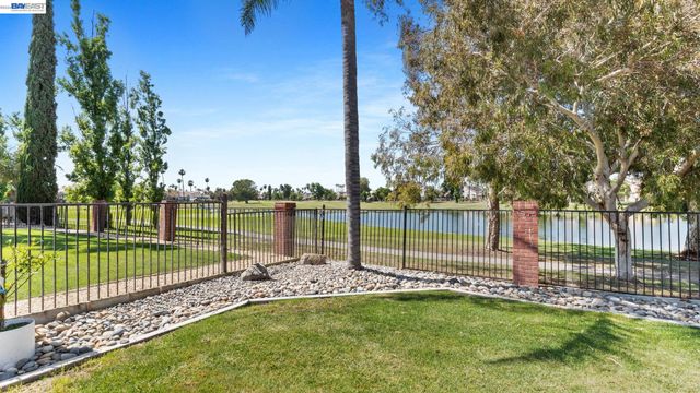 1090 Saint Andrews Dr, Discovery Bay, CA 94505