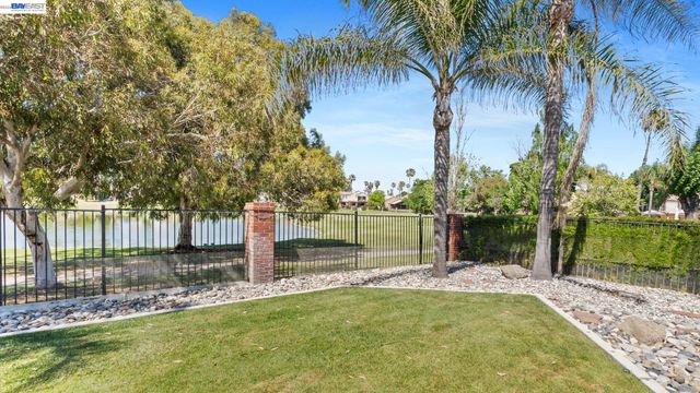 1090 Saint Andrews Dr, Discovery Bay, CA 94505