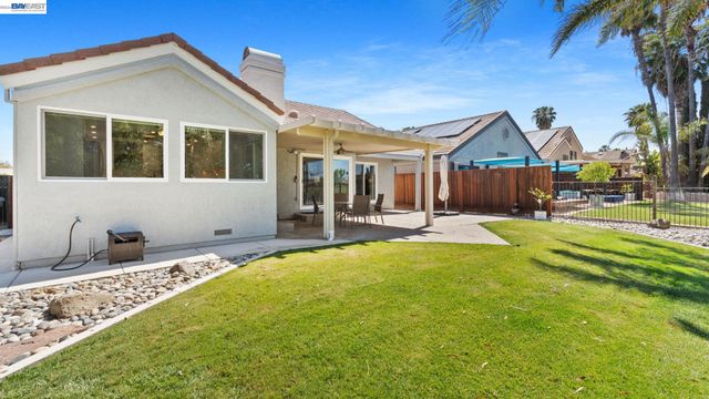 1090 Saint Andrews Dr, Discovery Bay, CA 94505