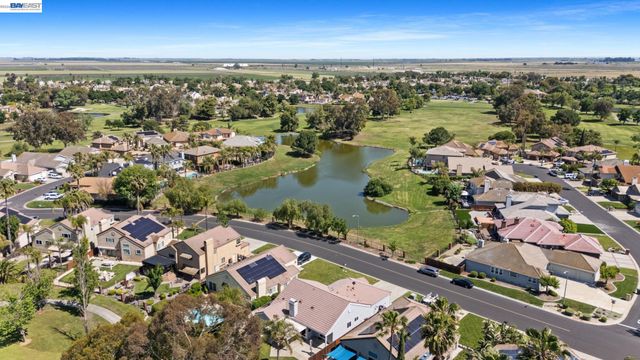 1090 Saint Andrews Dr, Discovery Bay, CA 94505