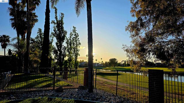 1090 Saint Andrews Dr, Discovery Bay, CA 94505