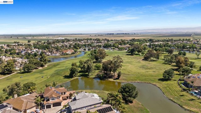 1090 Saint Andrews Dr, Discovery Bay, CA 94505