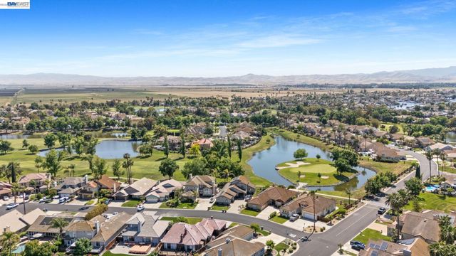 1090 Saint Andrews Dr, Discovery Bay, CA 94505