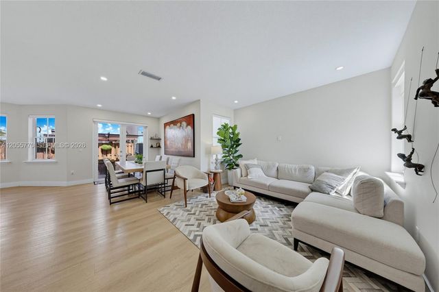 4850 NW 108th Pl, Doral, FL 33178
