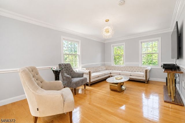 207 Stonehouse Rd, Bloomfield Twp., NJ 07028