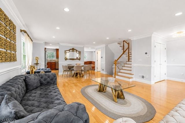 207 Stonehouse Rd, Bloomfield Twp., NJ 07028