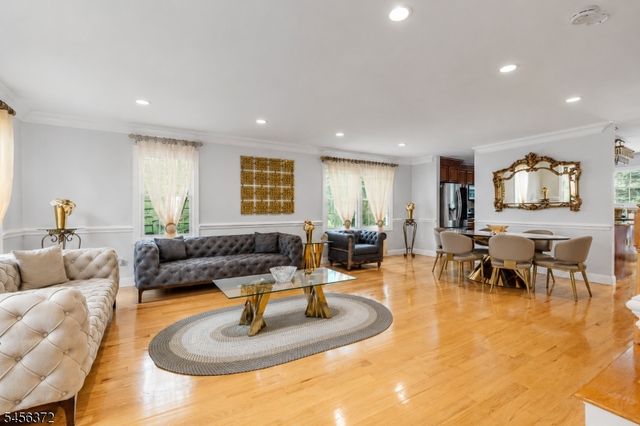 207 Stonehouse Rd, Bloomfield Twp., NJ 07028