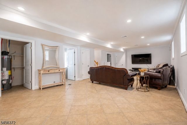 207 Stonehouse Rd, Bloomfield Twp., NJ 07028