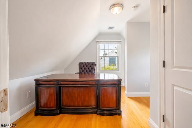 207 Stonehouse Rd, Bloomfield Twp., NJ 07028