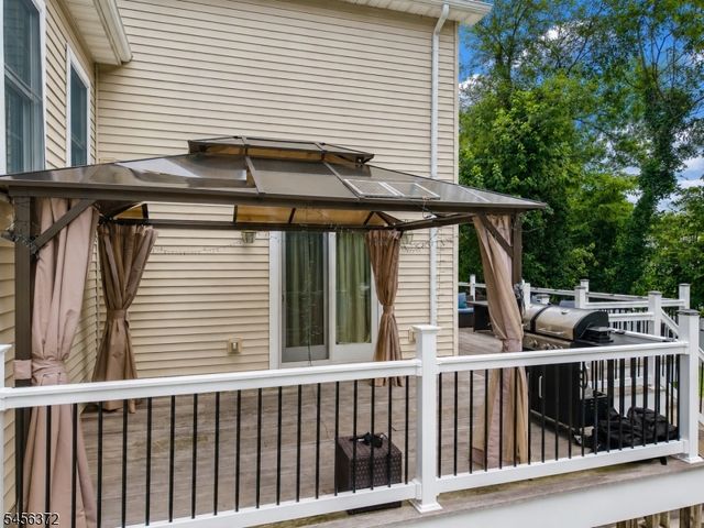 207 Stonehouse Rd, Bloomfield Twp., NJ 07028