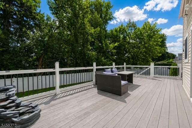 207 Stonehouse Rd, Bloomfield Twp., NJ 07028