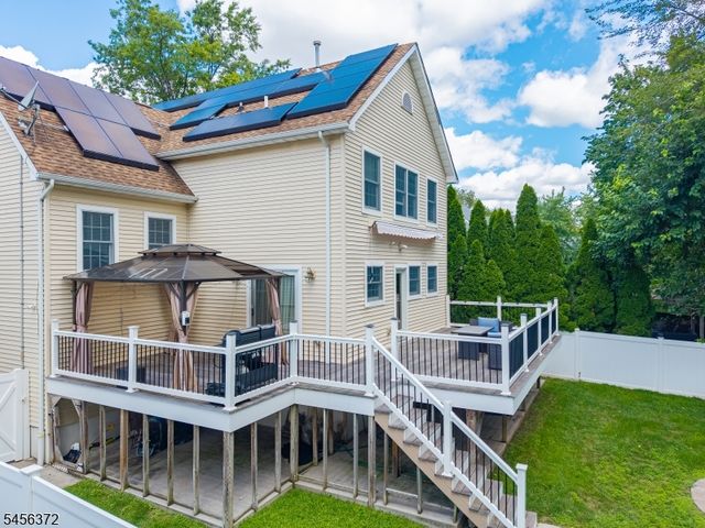 207 Stonehouse Rd, Bloomfield Twp., NJ 07028