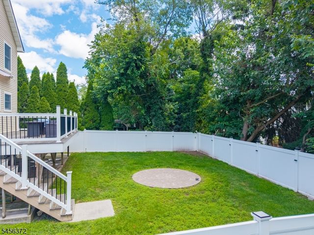 207 Stonehouse Rd, Bloomfield Twp., NJ 07028